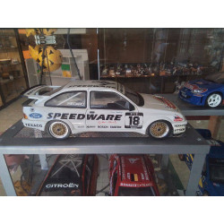 FORD SIERRA 1/18 MINICHAMPS...
