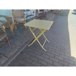 TABLE DE JARDIN PLIANTE...